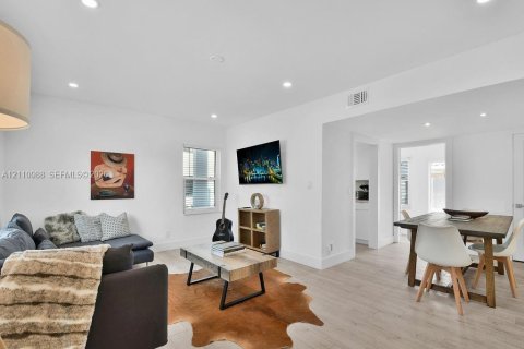 Villa ou maison à louer à Miami, Floride: 2 chambres, 102.19 m2 № 2434330 - photo 4