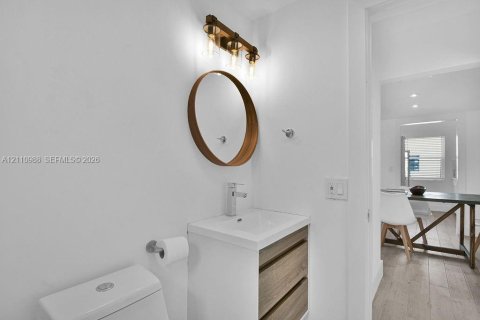 Villa ou maison à louer à Miami, Floride: 2 chambres, 102.19 m2 № 2434330 - photo 10
