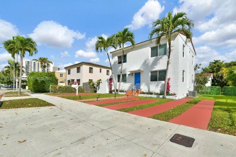 Villa ou maison à louer à Miami, Floride: 2 chambres, 102.19 m2 № 2434330 - photo 29