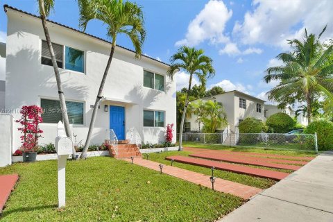 Villa ou maison à louer à Miami, Floride: 2 chambres, 102.19 m2 № 2434330 - photo 27