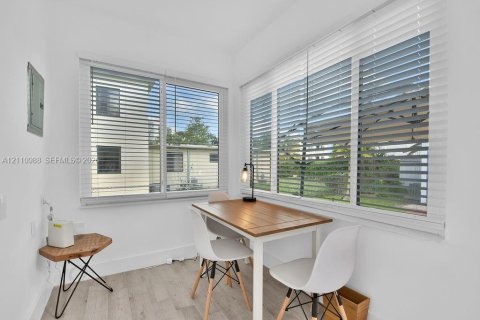 Villa ou maison à louer à Miami, Floride: 2 chambres, 102.19 m2 № 2434330 - photo 20