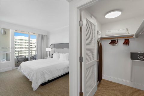 Condo in Miami Beach, Florida, 2 bedrooms № 1978717 - photo 25