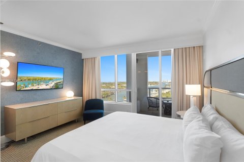 Condo in Miami Beach, Florida, 2 bedrooms № 1978717 - photo 24