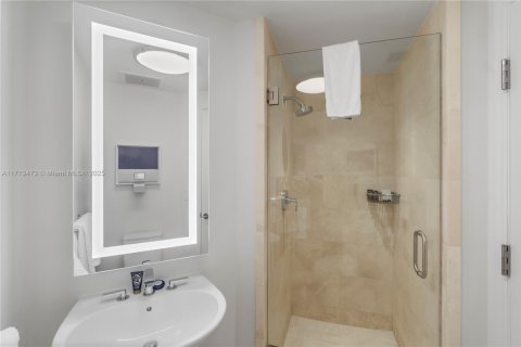 Condo in Miami Beach, Florida, 2 bedrooms № 1978717 - photo 21