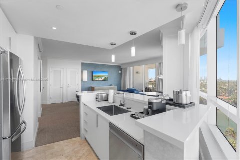 Condo in Miami Beach, Florida, 2 bedrooms № 1978717 - photo 19