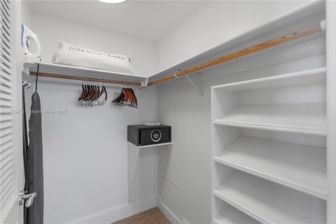 Condo in Miami Beach, Florida, 2 bedrooms № 1978717 - photo 29
