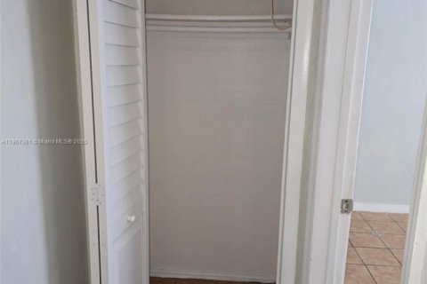 Снять в аренду кондоминиум в Майами-Бич, Флорида 1 спальня, 43.2м2, № 1963663 - фото 14