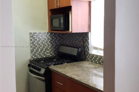 Снять в аренду кондоминиум в Майами-Бич, Флорида 1 спальня, 43.2м2, № 1963663 - фото 7