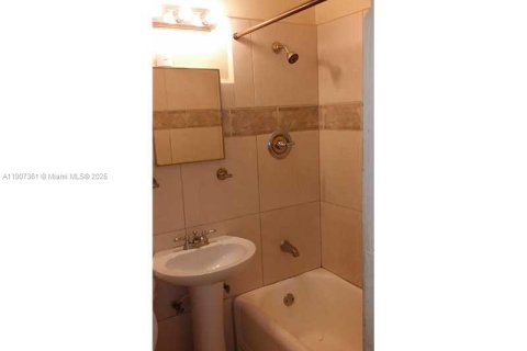 Снять в аренду кондоминиум в Майами-Бич, Флорида 1 спальня, 43.2м2, № 1963663 - фото 15