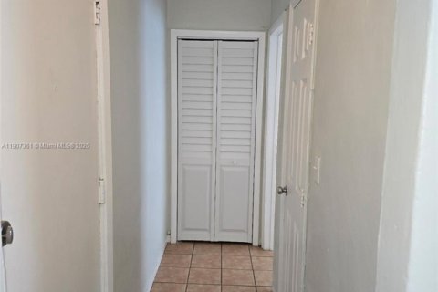 Снять в аренду кондоминиум в Майами-Бич, Флорида 1 спальня, 43.2м2, № 1963663 - фото 11