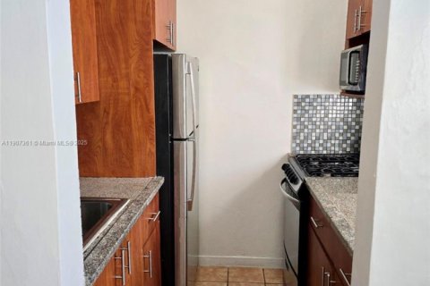 Снять в аренду кондоминиум в Майами-Бич, Флорида 1 спальня, 43.2м2, № 1963663 - фото 6