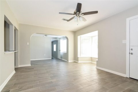 Villa ou maison à louer à Tampa, Floride: 3 chambres, 107.86 m2 № 1831388 - photo 2