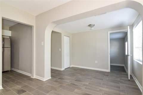 Villa ou maison à louer à Tampa, Floride: 3 chambres, 107.86 m2 № 1831388 - photo 3