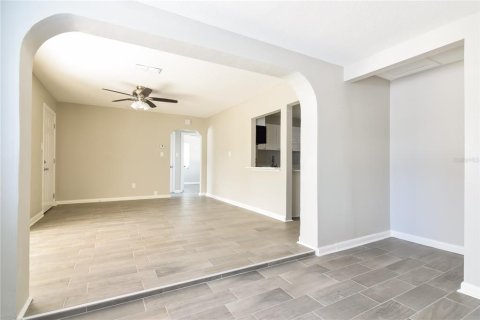 Villa ou maison à louer à Tampa, Floride: 3 chambres, 107.86 m2 № 1831388 - photo 5