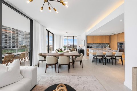 Condo in Miami Beach, Florida, 3 bedrooms  № 2078946 - photo 27
