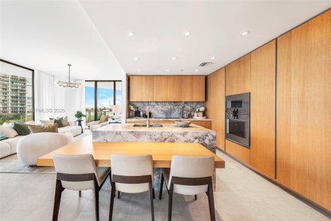 Condo in Miami Beach, Florida, 3 bedrooms  № 2078946 - photo 2
