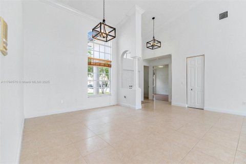 House in Pembroke Pines, Florida 5 bedrooms, 310.76 sq.m. № 1749780 - photo 3