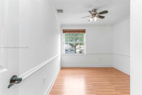 House in Pembroke Pines, Florida 5 bedrooms, 310.76 sq.m. № 1749780 - photo 21