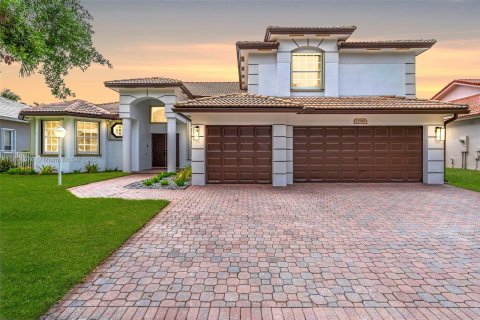 House in Pembroke Pines, Florida 5 bedrooms, 310.76 sq.m. № 1749780 - photo 1
