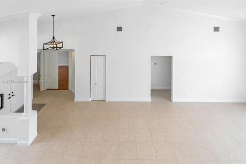House in Pembroke Pines, Florida 5 bedrooms, 310.76 sq.m. № 1749780 - photo 13