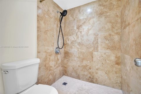 Condo in Miami, Florida, 2 bedrooms  № 1859033 - photo 21