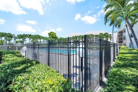 Condo in Miami, Florida, 2 bedrooms  № 1859033 - photo 27