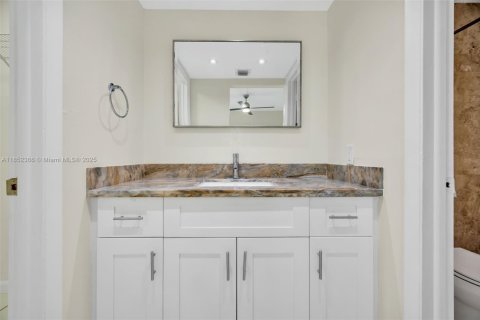 Condo in Miami, Florida, 2 bedrooms  № 1859033 - photo 20