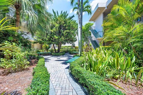 Condo in Miami, Florida, 2 bedrooms  № 1859033 - photo 26