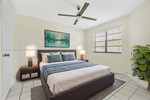 Condo in Miami, Florida, 2 bedrooms  № 1859033 - photo 13
