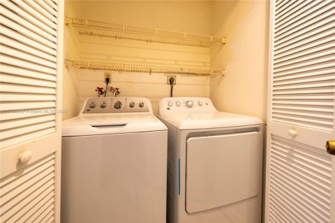 Townhouse in Plantation, Florida 3 bedrooms, 164.44 sq.m. № 1826033 - photo 12