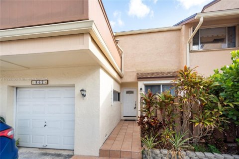 Townhouse in Plantation, Florida 3 bedrooms, 164.44 sq.m. № 1826033 - photo 1