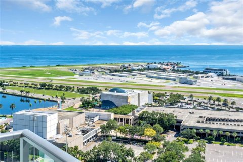 Condo à Saint Petersburg, Floride, 2 chambres  № 2423591