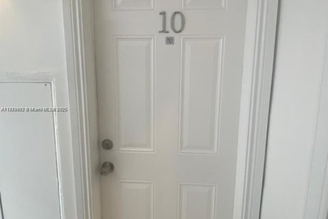 Condo in Miami Beach, Florida, 1 bedroom  № 1980983 - photo 5