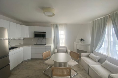 Condo in Miami Beach, Florida, 1 bedroom  № 1980983 - photo 6