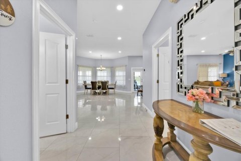 House in Davenport, Florida 5 bedrooms, 201.41 sq.m. № 1569295 - photo 4