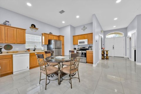 House in Davenport, Florida 5 bedrooms, 201.41 sq.m. № 1569295 - photo 12