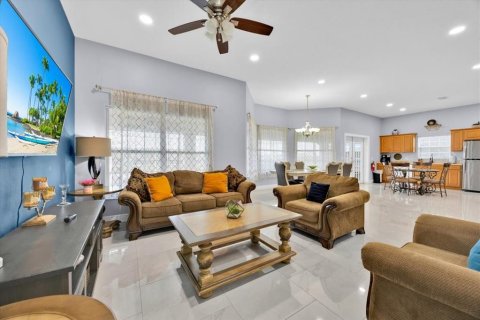 House in Davenport, Florida 5 bedrooms, 201.41 sq.m. № 1569295 - photo 15
