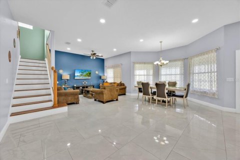 House in Davenport, Florida 5 bedrooms, 201.41 sq.m. № 1569295 - photo 8