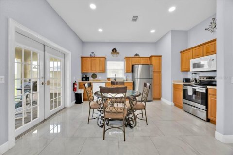 House in Davenport, Florida 5 bedrooms, 201.41 sq.m. № 1569295 - photo 9