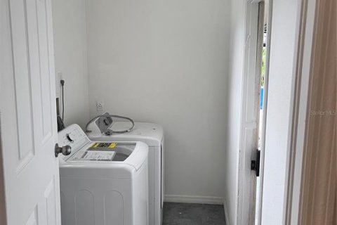 Casa en alquiler en Saint Petersburg, Florida, 3 dormitorios, 145.48 m2 № 1913057 - foto 4