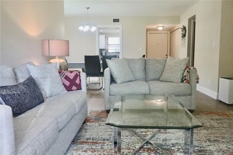 Condominio en venta en Deerfield Beach, Florida, 2 dormitorios, 94.02 m2 № 1861763 - foto 13