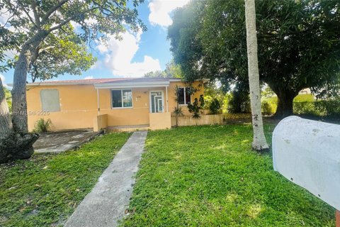 Купить виллу или дом в Майами, Флорида 3 спальни, 79.06м2, № 1955545 - фото 1