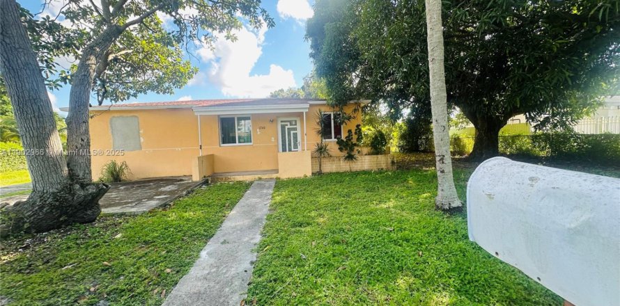 Дом в Майами, Флорида 3 спальни, 79.06м2 № 1955545