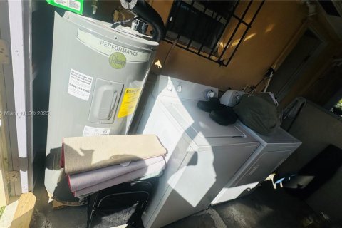 Villa ou maison à vendre à Miami, Floride: 3 chambres, 79.06 m2 № 1955545 - photo 5