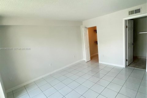 Condominio en alquiler en Miami, Florida, 2 dormitorios, 83.43 m2 № 2025715 - foto 8