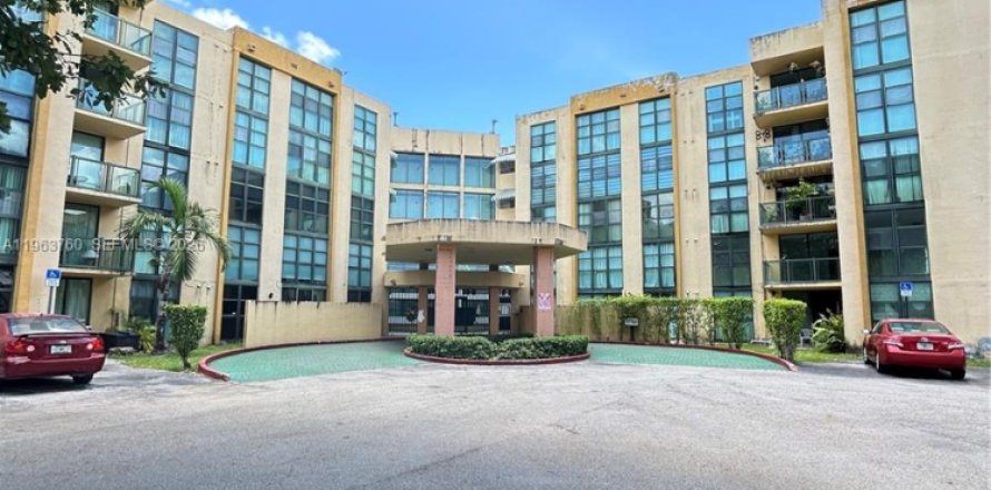 Condominio en Miami, Florida, 2 dormitorios  № 2025715
