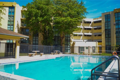 Condominio en alquiler en Miami, Florida, 2 dormitorios, 83.43 m2 № 2025715 - foto 2