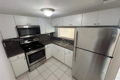 Condominio en alquiler en Miami, Florida, 2 dormitorios, 83.43 m2 № 2025715 - foto 3