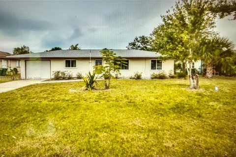 Casa en venta en Port Charlotte, Florida, 2 dormitorios № 1713803 - foto 1