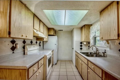 Casa en venta en Port Charlotte, Florida, 2 dormitorios № 1713803 - foto 2